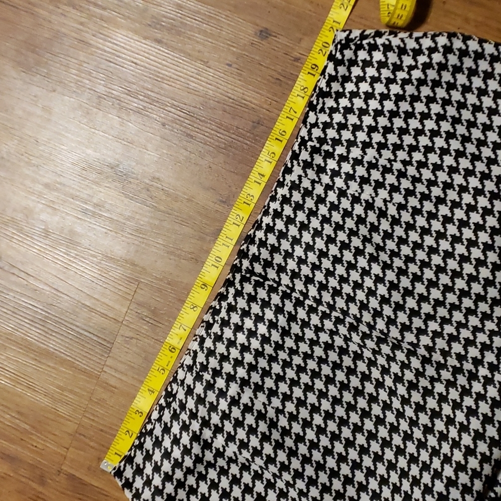 Classic Black and White Houndstooth Skirt - Picture 5 of 5